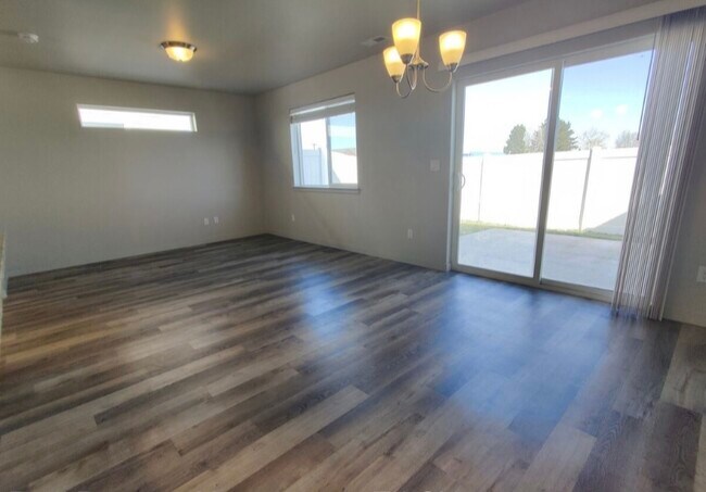 Foto del edificio - 5723 W Albany Pl