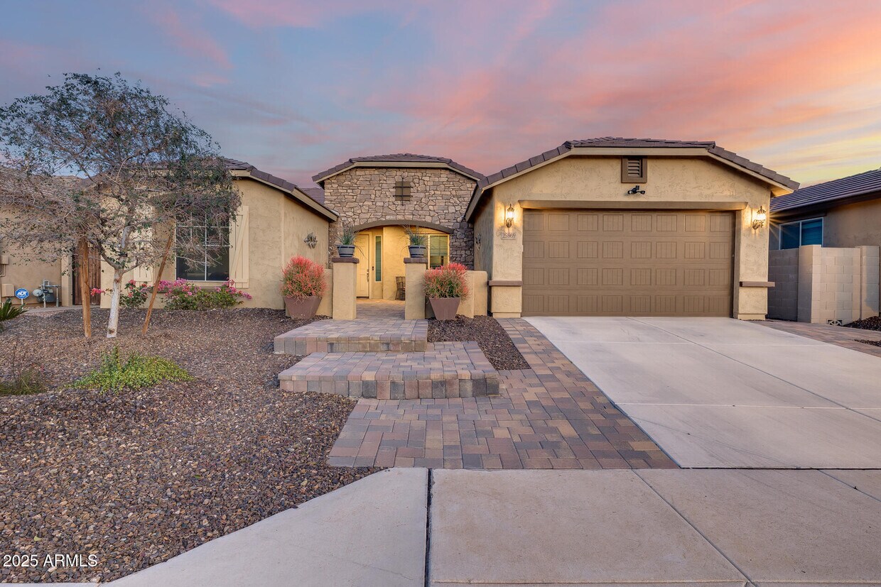 Foto principal - 25969 N 106th Dr