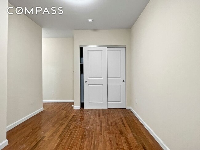 Photo - 270 E 78th St House