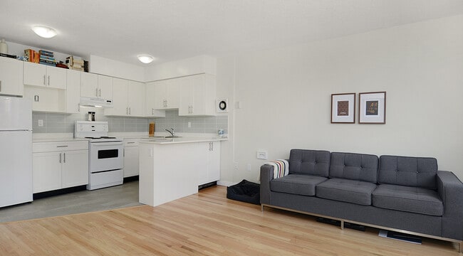 Building Photo - Breakers