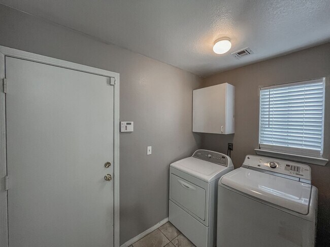 Building Photo - **COMING SOON 06/05/2025**Spacious 4-Bedro...