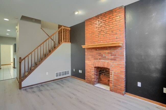 Building Photo - 2810 Sarah St