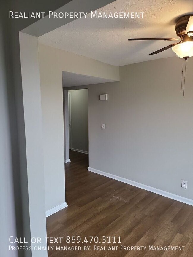 Building Photo - 425 Lenney Dr