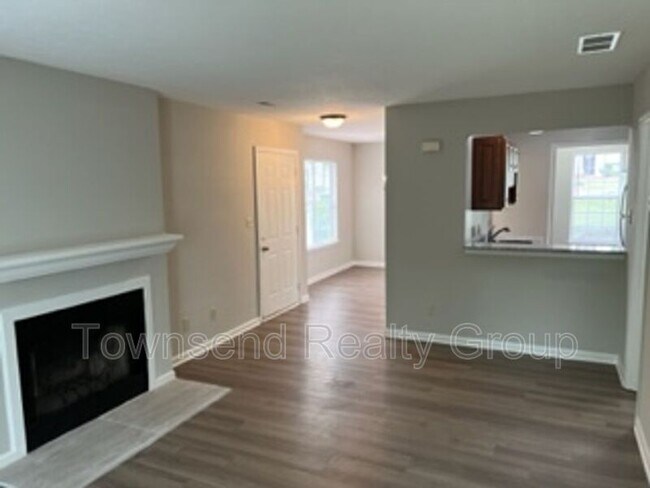 Building Photo - 826 Selwyn Place Rd