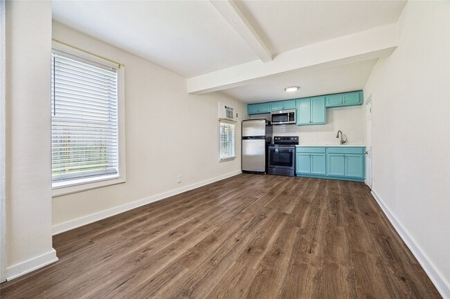 Building Photo - 215 Hyde Park Blvd