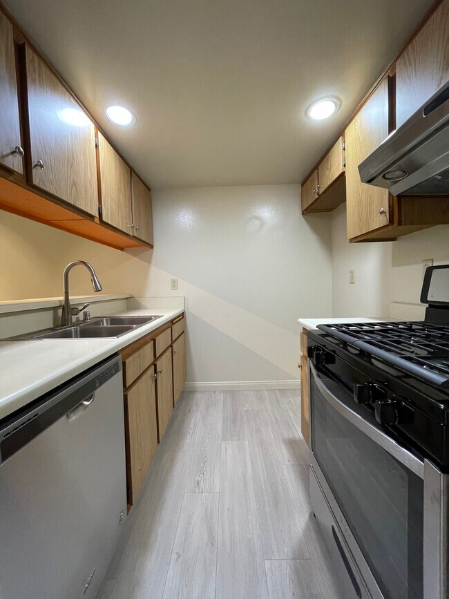 Foto del edificio - 276 E Bellevue Dr