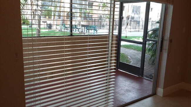 Foto del edificio - 7959 SW 104th St