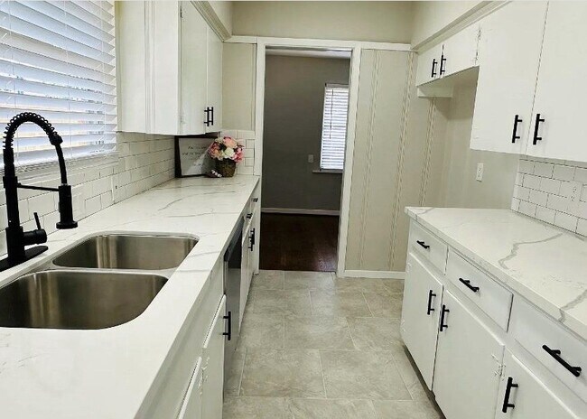 Foto del edificio - 8510 Friendship Rd