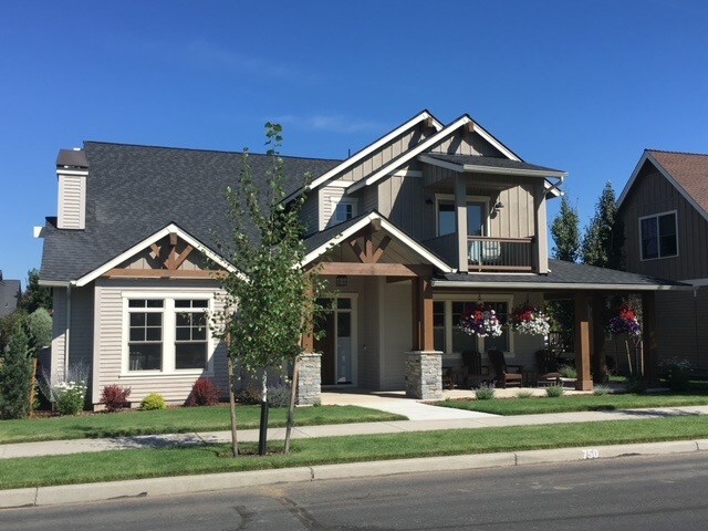 Foto principal - 750 S Redwood St