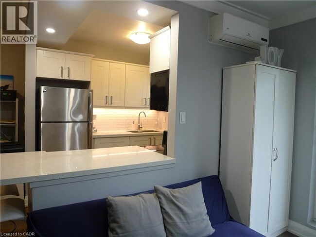 Photo du bâtiment - 2373 King St E