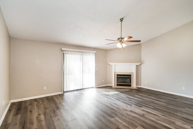 Building Photo - 596 Artesian Ln