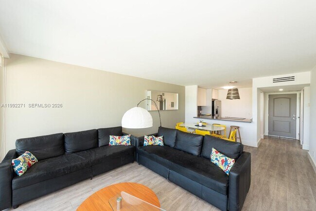 Foto del edificio - 100 Bayview Dr