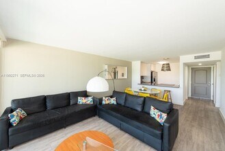 Building Photo - 100 Bayview Dr