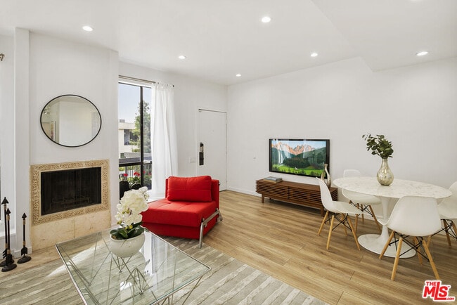Foto del edificio - 1220 Manning Ave