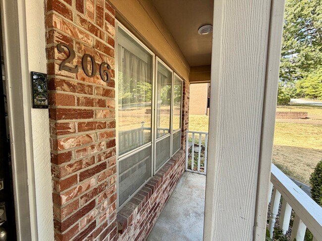 Building Photo - 206 Suttle Dr