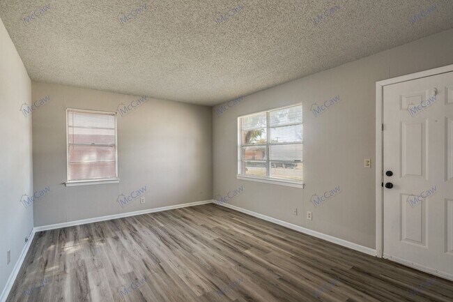 Building Photo - 3/1.5 Home in Wichita Falls! **Move-in Spe...