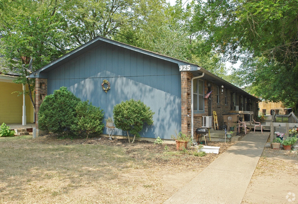 Building Photo - 925 Boscobel St