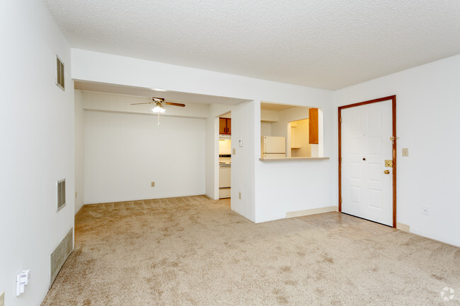 1BR, 1BA - 717 SF - Apple Creek Apartments