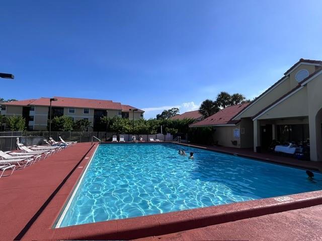 Foto principal - 5681 Riverside Dr
