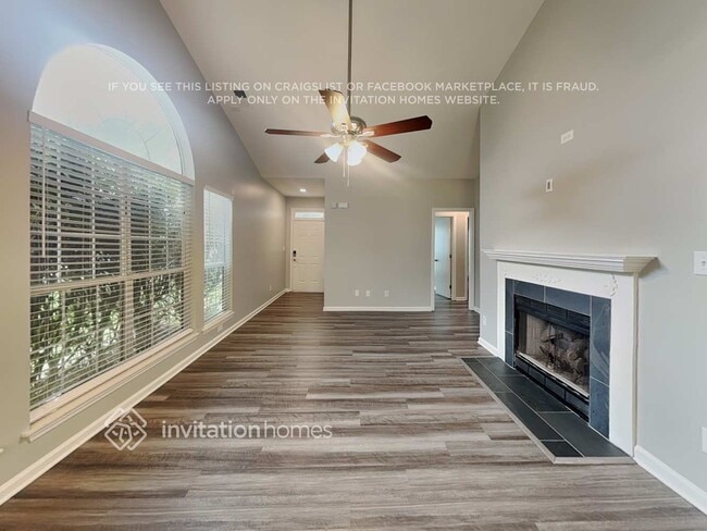 Building Photo - 594 Viking Pl SW