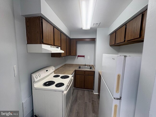 Building Photo - 7900 Frankford Ave