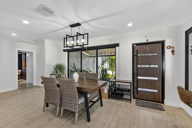 Foto del edificio - 2601 NE 8th Ct