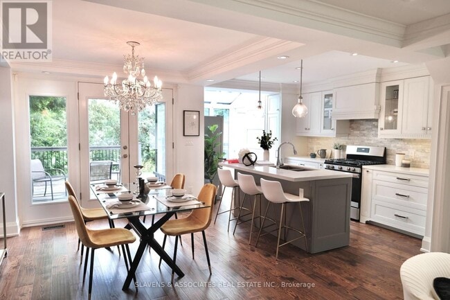 Building Photo - 456 Roehampton Ave