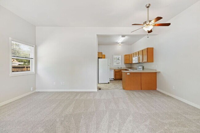 Foto del edificio - Refreshed 2-Bedroom Westside Home with New Carpet and Detached Garage Near Red Rock Canyon Open S...