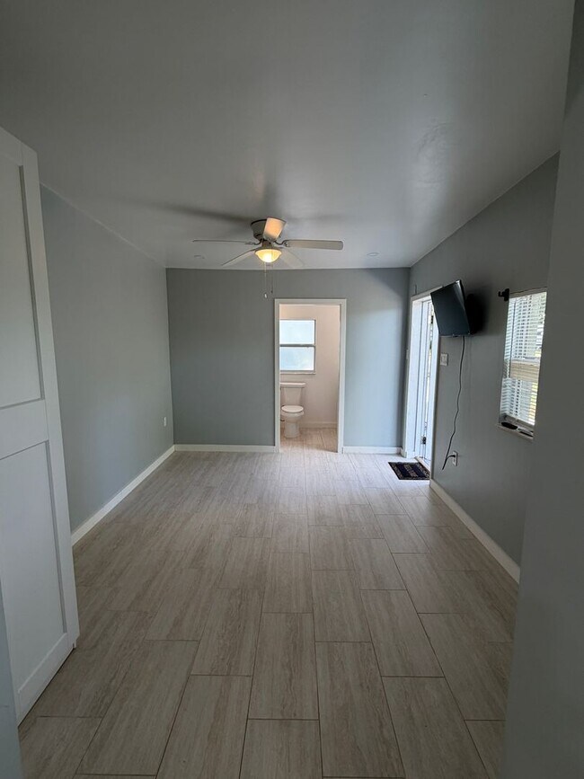 Foto del edificio - Completely renovated efficiency in Orlando