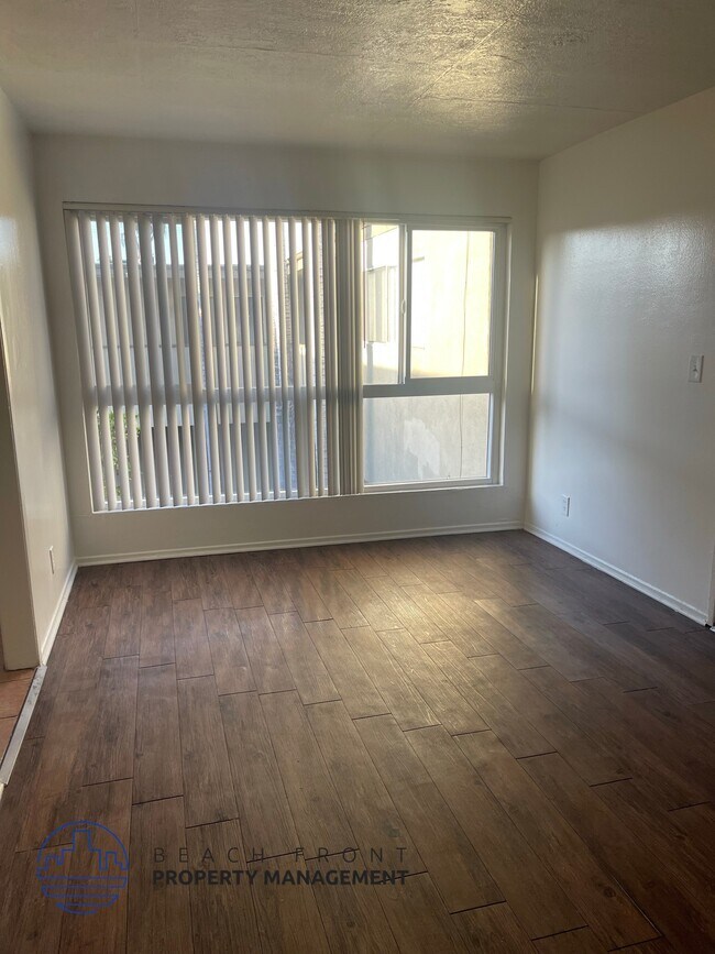 Foto del edificio - 4217 Carlin Ave