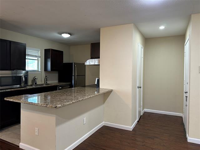 Building Photo - 10580 High Hollows Dr
