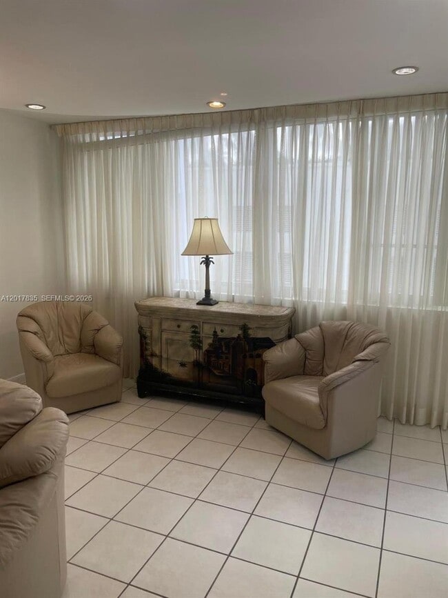Building Photo - 5005 Collins Ave