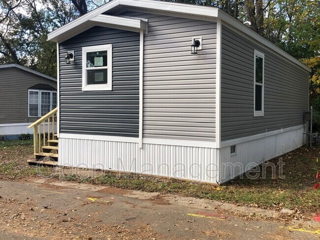 Building Photo - 301 Mantle Ave