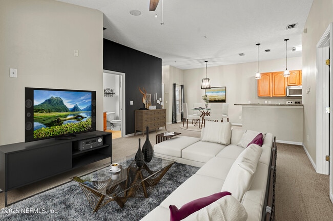 Building Photo - 7043 Deer Lodge Cir