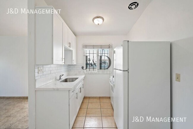 Building Photo - 824 47th St