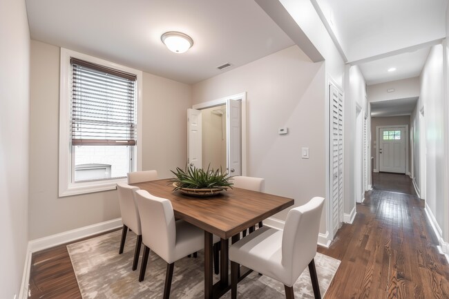 Foto del edificio - 4849 N Seeley Ave