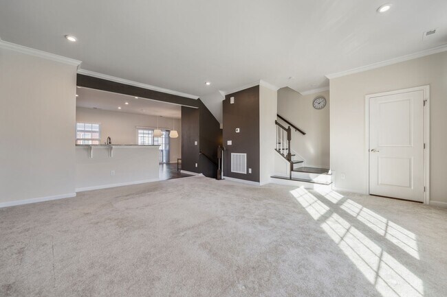 Foto del edificio - Beautiful 3 Story townhome waiting for you!
