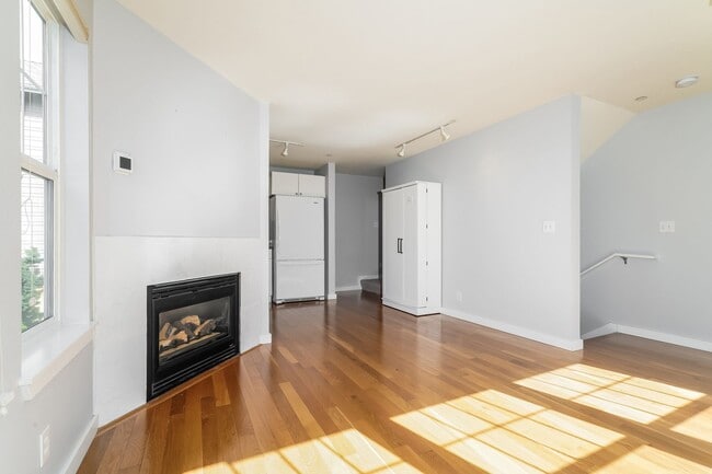 Building Photo - Modern Living in the Heart of West Seattle