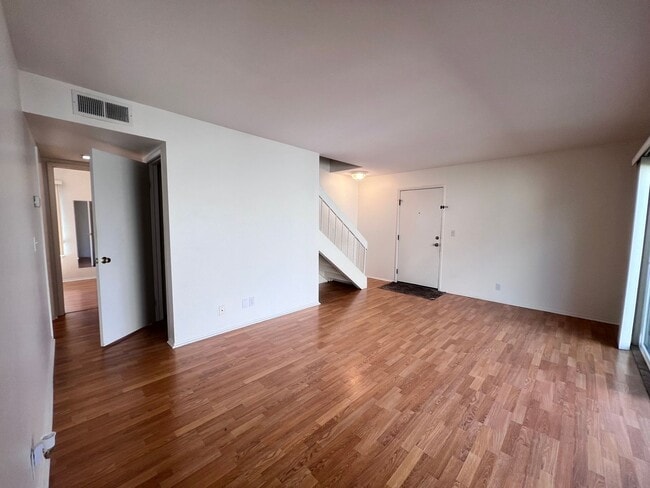 Foto del edificio - BRIGHT & SPACIOUS 3BD/2BA TOWNHOME IN PLEASANTON CA!!!
