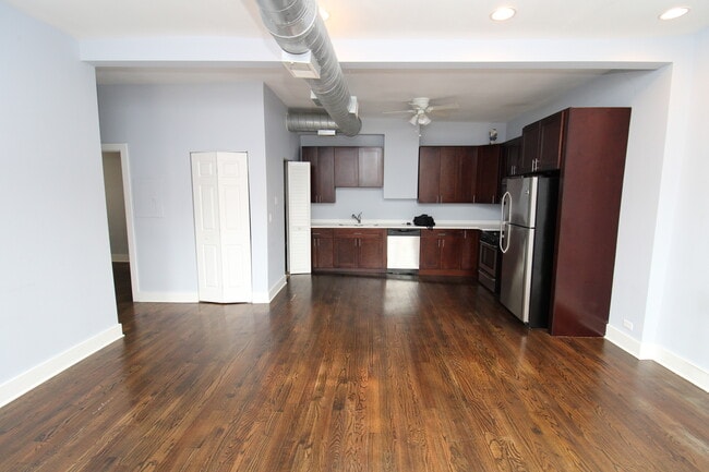 Building Photo - 1034 N Ashland Ave