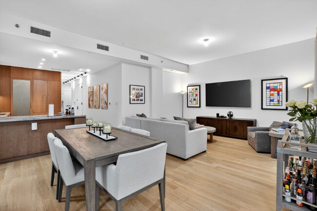 Building Photo - 441 W 37th St