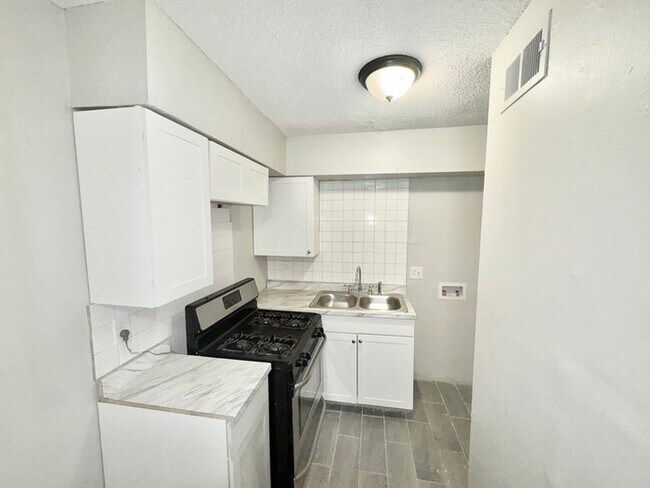 Foto del edificio - 139 N Claybrook St