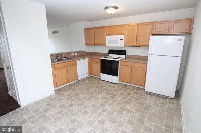 Building Photo - 219 E Sheldrake Cir