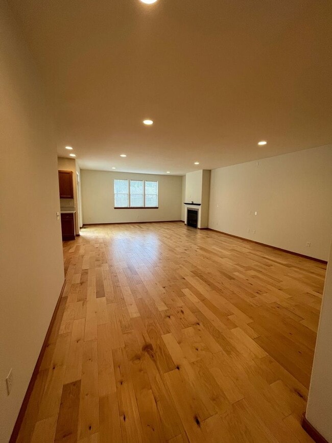 Building Photo - 3 Bed 2 Bath Single Story House Near Shopping and Schools