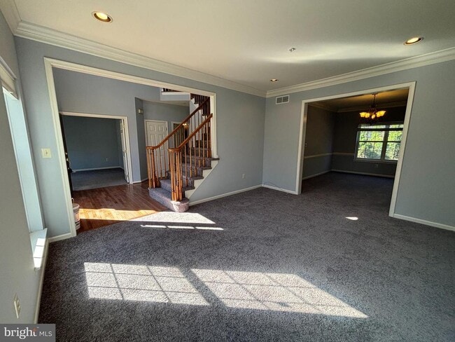 Building Photo - 721 Deer Creek Dr