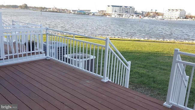 Foto del edificio - 1008 Oyster Cove Dr