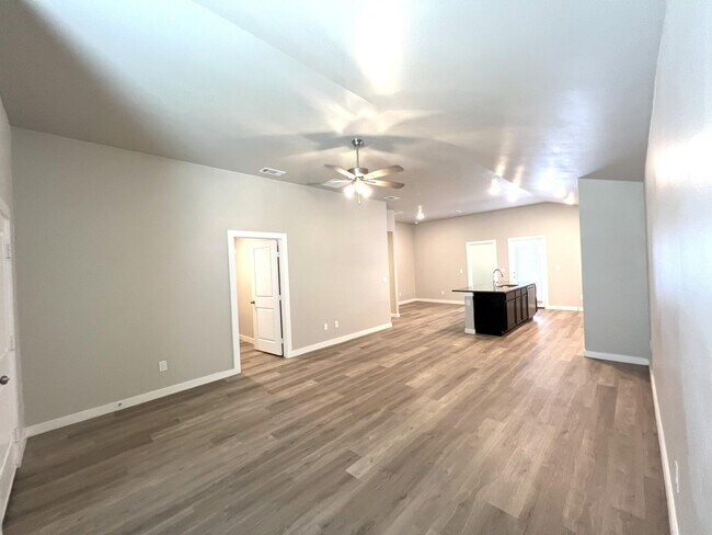 Building Photo - 3513 Valencia Ave