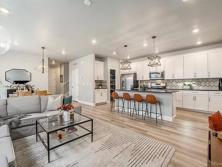 Foto principal - 8324 Holman St