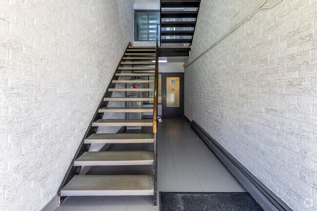 Hall d'entrée - 725-745 Wonderland Road South