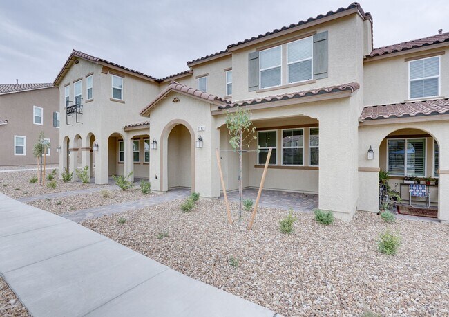 Foto del edificio - 3 BED 2.5 BATHS TOWNHOUSE IN PRIME LOCATION